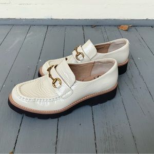 Sofft Prewitt Cream Patent Leather Lug Sole Loafer Size 6M
